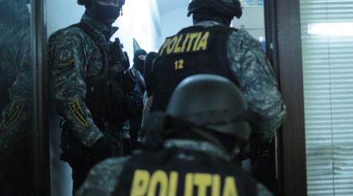  Descinderi cu mascați la CET Govora. Polițiștii fac percheziții într-un dosar de spălare de bani și evaziune