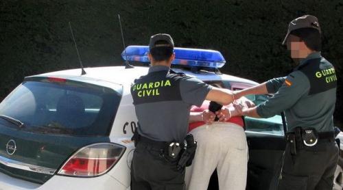 Român, reţinut în Tenerife pentru tentativă de omor, după ce a atacat o femeie cu foarfeca