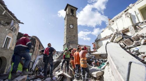 VIDEO. Ei sunt cei doi „şacali“ români  care au vandalizat casele celor afectaţi de cutremurul din Italia!  