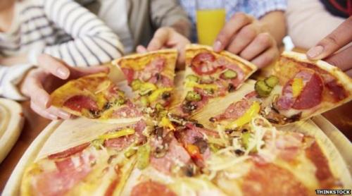 Pizza şi laudele, stimulente mai bune decât banii pentru angajaţi