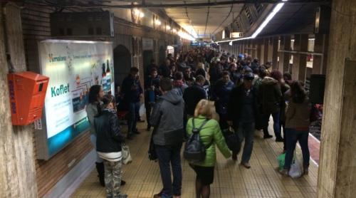 UPDATE. Circulaţie reluată, după evacuarea staţiilor de metrou Unirii 1 şi Izvor