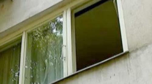 O româncă și-a acuzat iubitul de tentativă de omor: ”M-a aruncat pe geam! De fapt…”