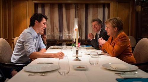 Cină romantică. Nici chiar Angela Merkel n-a rezistat "efectului" Trudeau!