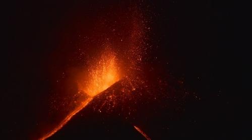 Imagini spectaculoase. Unul dintre cei mai activi vulcani din lume a erupt (VIDEO)