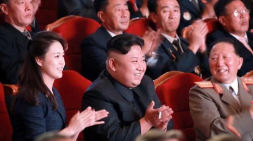Una dintre rarele apariţii în public ale soţiei dictatorului nord-coreean, Kim Jong-un