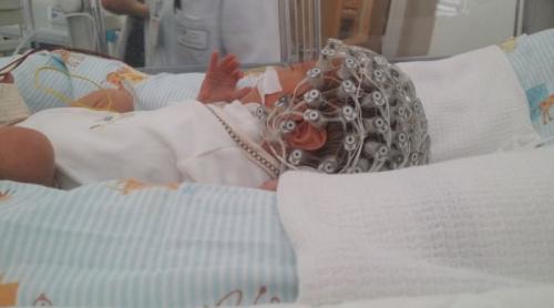 Premieră mondială: Electroencefalogramă cu 128 de electrozi, în cazul unui nou-născut prematur