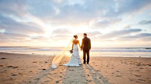 Deşi nu e sezonul, e bine de ştiut: Cât costă o nuntă pe plajă