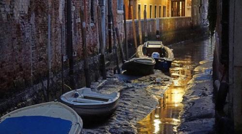 Cum arată Veneţia după ce apa a scăzut la un nivel record