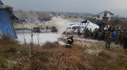 Avion cu 71 de persoane la bord, prăbuşit în Nepal