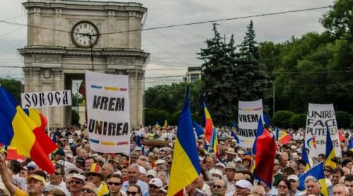 Majoritatea cetăţenilor moldoveni se opun unirii cu România şi intrării în NATO