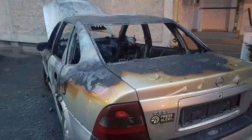Maşina unui cunoscut jurnalist din Timişoara a fost incendiată 