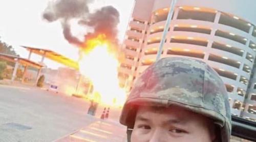 Un soldat a ucis în stânga şi în dreapta, într-un mall, apoi a început să facă selfie-uri