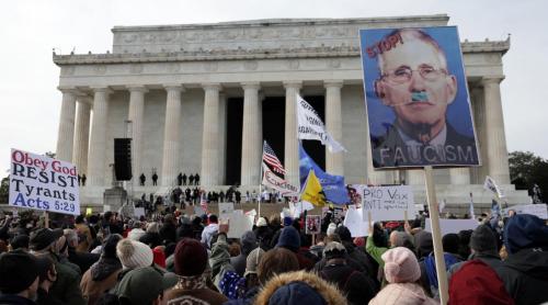 Mii de oameni au protestat la Washington împotriva obligației de vaccinare