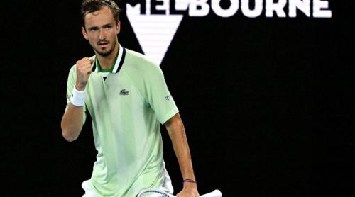 Daniil Medvedev îl insultă pe arbitru în semifinala Australian Open împotriva lui Stefanos Tsitsipas: „Omule, esti prost"?