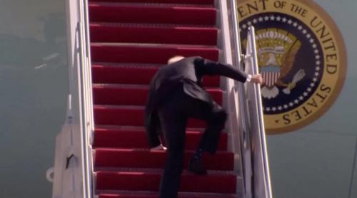 NewYorkTimes: Un agent al Seviciilor secrete este poziționat mereu în partea de jos a scărilor pentru a îl impiedica pe Biden să cadă