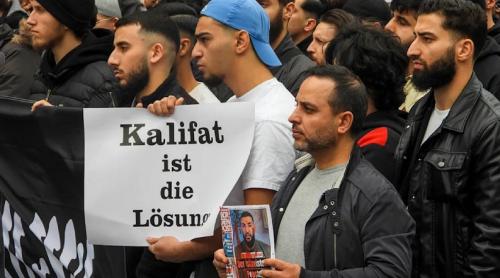 „Califatul este soluția” – Mii de islamiști ies în stradă în Hamburg