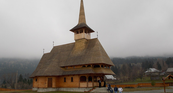 biserica lemn