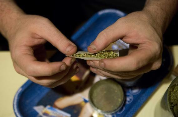 Ţigări cu marijuana, găsite în locuinţa adjunctului Poliţiei Locale Iaşi
