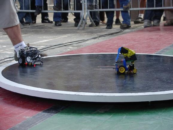 Cea mai mare competiție de mega sumo roboți din România, la Cluj