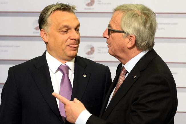 SOSEŞTE DICTATORUL!!! Junker îl trolează pe Viktor Orban (VIDEO) SOSEŞTE DICTATORUL!!! Junker îl trolează pe Viktor Orban (VIDEO)