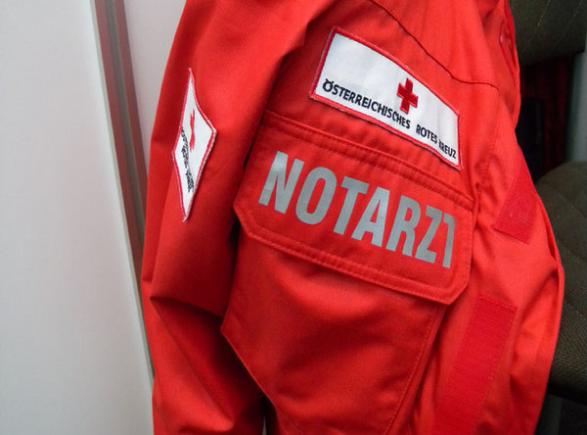 Șofer român implicat într-un grav accident în Austria. Pasagerul din dreapta a zburat din mașină
