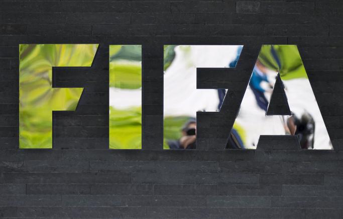 SCANDALUL MITEI LA FIFA. Plicuri cu câte 40.000 de dolari distribuite înaintea alegerilor din 2011