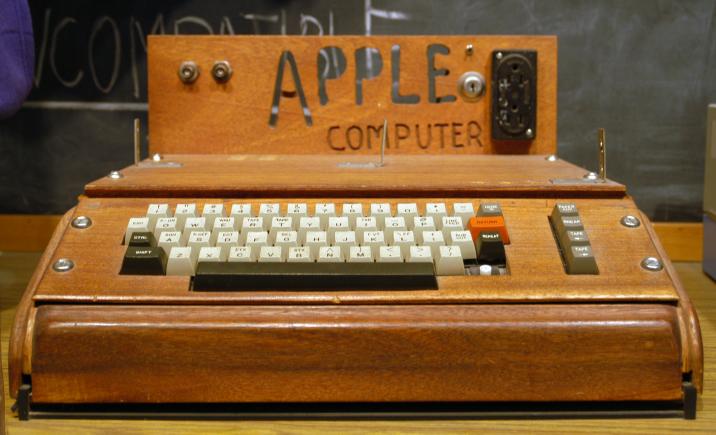 O femeie a aruncat un computer Apple care valora 200.000 de dolari