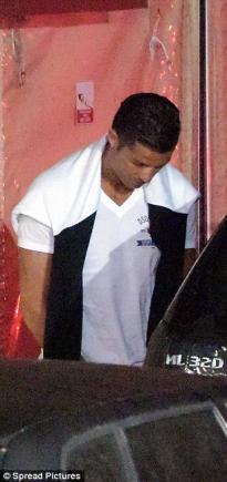 Ronaldo, prins de poliție urinând, în plină stradă, la Saint Tropez Ronaldo, prins de poliție urinând, în plină stradă, la Saint Tropez
