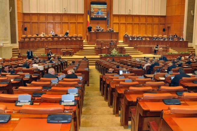 Zi plină în Parlament: Două moțiuni într-o singură zi Zi plină în Parlament: Două moțiuni într-o singură zi