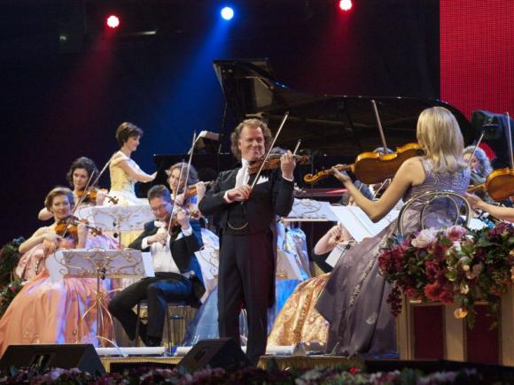 Andre Rieu concertează în Piața Constituției - Vezi restricțiile de trafic Andre Rieu concertează în Piața Constituției - Vezi restricțiile de trafic