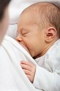 Laptele matern îi protejează pe copii de leucemie