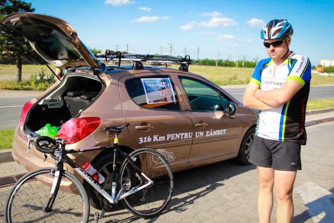 Au pedalat peste 300 de kilometri pentru a salva viaţa unui copil