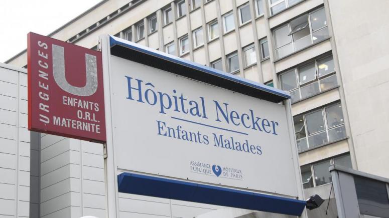O pacientă, cu o boală care-i distruge rinichii, a trecut prin şase intervenţii chirurgicale de transplant renal, ultima realizată azi la Spitalul Necker din Paris