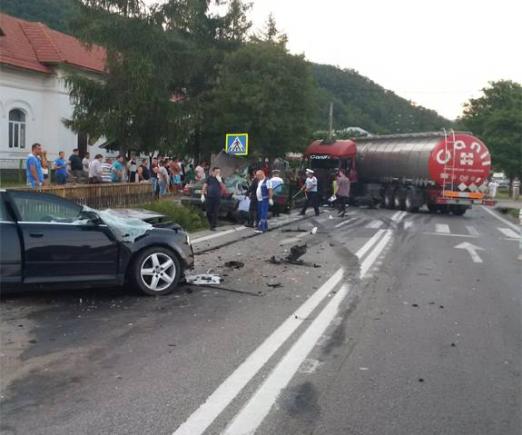 CARNAGIU PE ŞOSEA la Bujoreni. Cum a devenit o prostituată, „MARTORUL CHEIE“ al unui accident rutier. Aceasta este căutată de poliţişti CARNAGIU PE ŞOSEA la Bujoreni. Cum a devenit o prostituată, „MARTORUL CHEIE“ al unui accident rutier. Aceasta este căutată de poliţişti