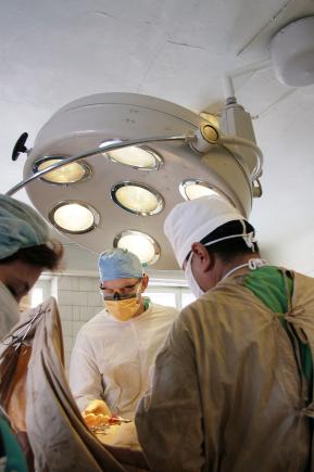 Premieră medicală: O femeie, în vârstă de 27 de ani, a născut un băieţel după ce i s-a implantat ţesut ovarian prelevat şi congelat la pubertate Premieră medicală: O femeie, în vârstă de 27 de ani, a născut un băieţel după ce i s-a implantat ţesut ovarian prelevat şi congelat la pubertate