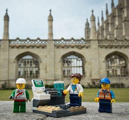 Universitatea Cambridge angajează profesor de... Lego