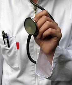 Când îi ajunge CUŢITUL LA OS, politicianul român pleacă la un spital de afară. Lista VIP-urilor care s-au operat în strănătate Când îi ajunge CUŢITUL LA OS, politicianul român pleacă la un spital de afară. Lista VIP-urilor care s-au operat în strănătate