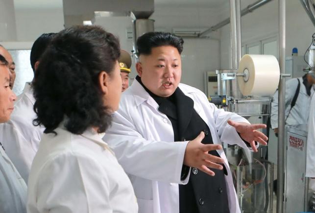 Dictatorii fac lucruri trăsnite. Kim Jong-un pretinde ca a găsit leacul pentru SIDA, Ebola și cancer Dictatorii fac lucruri trăsnite. Kim Jong-un pretinde ca a găsit leacul pentru SIDA, Ebola și cancer