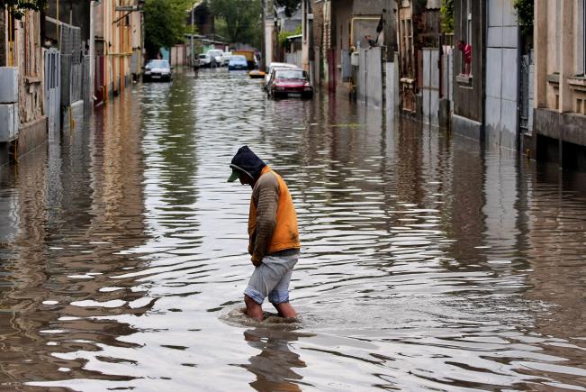 Veşti bune pentru românii afectaţi de inundaţii. Câţi bani ne dă UE 