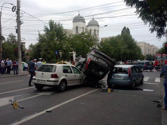 Accident spectaculos în Capitală (Foto)