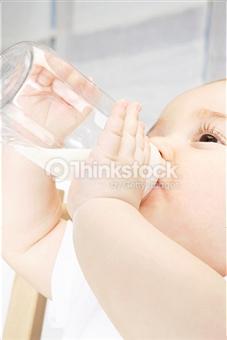  Atenţie la deshidratare! Cei mai ameninţaţi sunt bebeluşii, vârstnicii şi cardiacii 