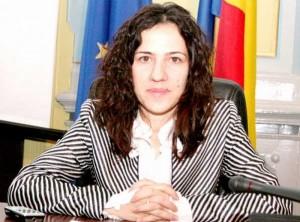 EXCLUSIV. Roxana Mînzatu, secretar de stat în Ministerul Fondurilor Europene, a avut un accident rutier în Hunedoara. Trei maşini lovite şi cinci persoane rănite EXCLUSIV. Roxana Mînzatu, secretar de stat în Ministerul Fondurilor Europene, a avut un accident rutier în Hunedoara. Trei maşini lovite şi cinci persoane rănite