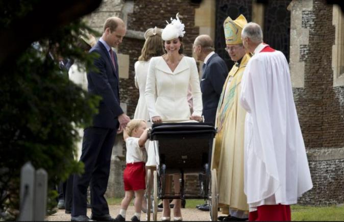Prinţesa Charlotte a fost condusă la botez într-un cărucior vintage