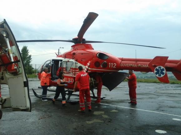 Pilot bolnav de malarie, transportat cu elicopterul SMURD la Bucureşti