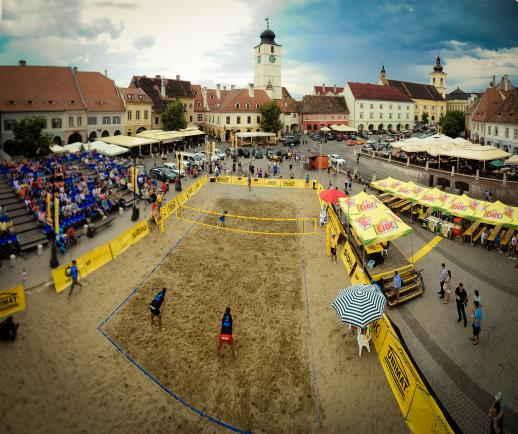Piata Mare din Sibiu se transforma in plaja