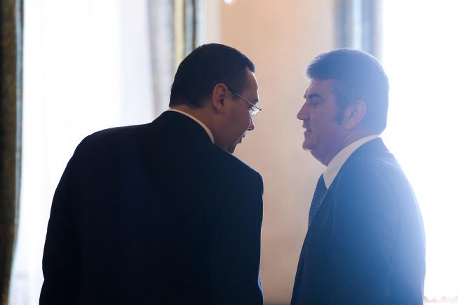 Cu ce l-a aşteaptat Gabriel Oprea pe Victor Ponta la Guvern 