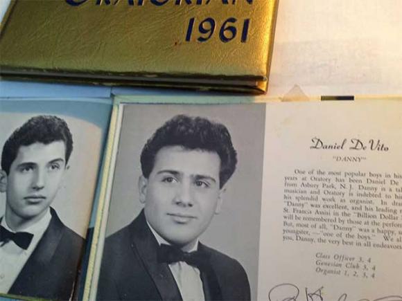 Cum arăta Danny De Vito în 1961, anul în care a terminat liceul (FOTO)