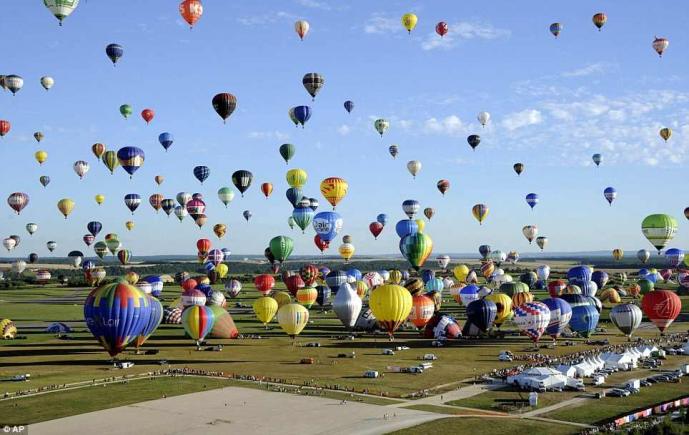 ULTIMUL ZBOR la Festivalul European al Baloanelor din Spania s-a încheiat cu o TRAGEDIE: o persoană a murit şi alte şase rănite 