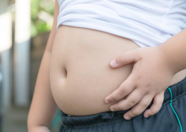 Mulţi adolescenţi ignoră  că sunt obezi sau supraponderali  