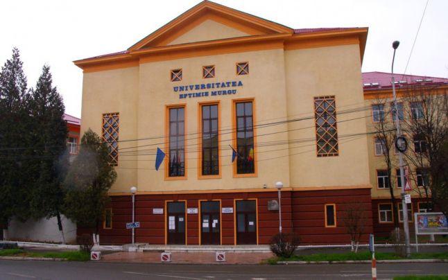 Scandalul de CORUPŢIE de la Univesitatea „Eftimie Murgu“ din Reşiţa suspendă înscrierile. Vezi ce specializări ar putea fi DESFIINŢATE Scandalul de CORUPŢIE de la Univesitatea „Eftimie Murgu“ din Reşiţa suspendă înscrierile. Vezi ce specializări ar putea fi DESFIINŢATE